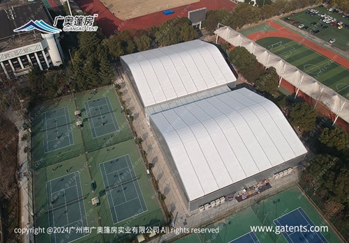 選擇低成本搭建網(wǎng)球場篷房，看看是怎么樣的呢？